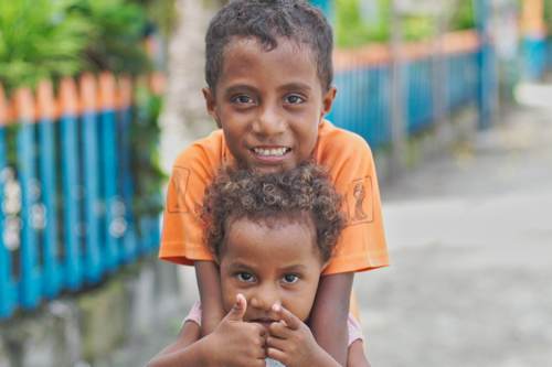 Excursion no. 2: Lovely Papuan kids in Arborek