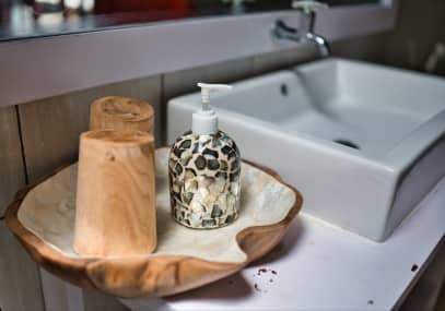 Superior%20 %20side%20to%20bathroom%20and%20toilet_417_web60%25