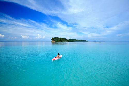 model kayaking at Yeben Shallow, Raja Ampat